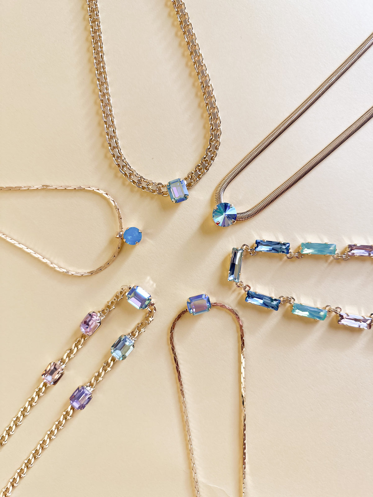 Octavia Repeating Tennis Necklace - NFP7BGCON - <p>The Octavia Repeating Tennis Necklace features five mini emerald cut crystals on an adjustable curb chain, secured by a lobster claw clasp. From Sorrelli's Confetti  collection in our Bright Gold-tone finish.</p>