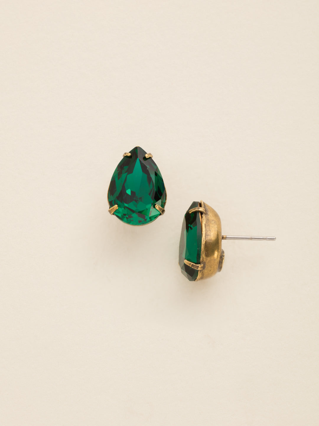 Offers Green round stud earrings Eardrop