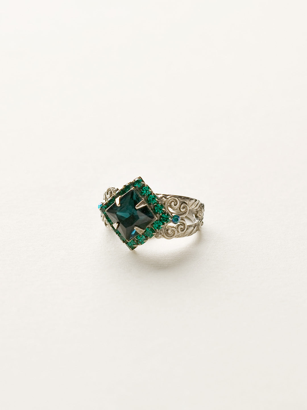 Perfectly Pointed Cocktail Ring - RCP9ASEMC - <p>This ring is a must-have for any fashionista. The accents on the band work perfectly with the cleanly placed and stunning stones. Ring size: 7 (US) From Sorrelli's Emerald City collection in our Antique Silver-tone finish.</p>